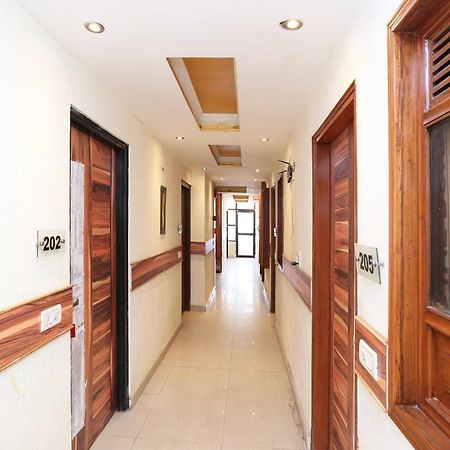 Oyo Flagship Hotel F Five Nueva Delhi Exterior foto