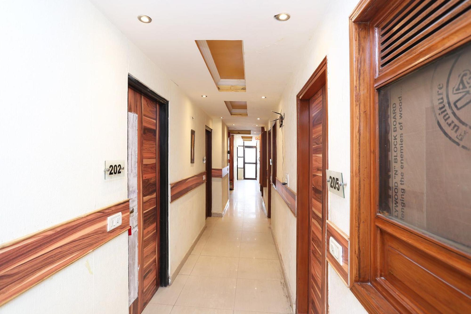 Oyo Flagship Hotel F Five Nueva Delhi Exterior foto