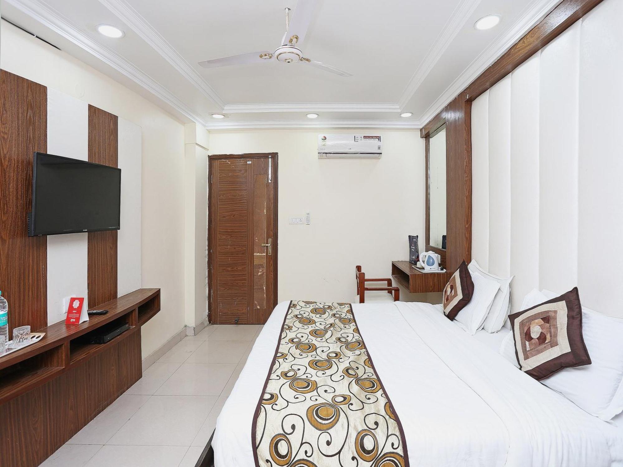 Oyo Flagship Hotel F Five Nueva Delhi Exterior foto