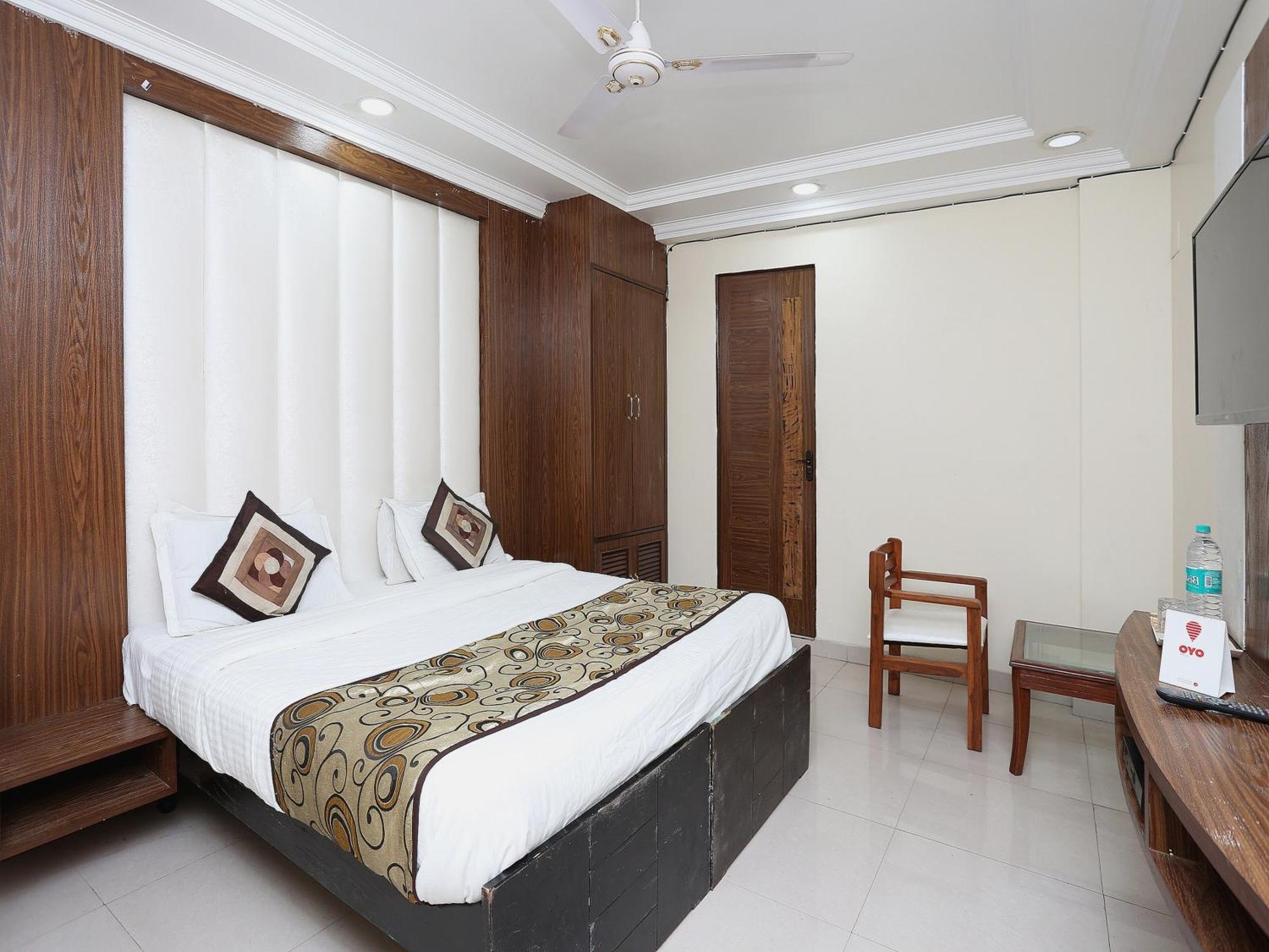 Oyo Flagship Hotel F Five Nueva Delhi Exterior foto